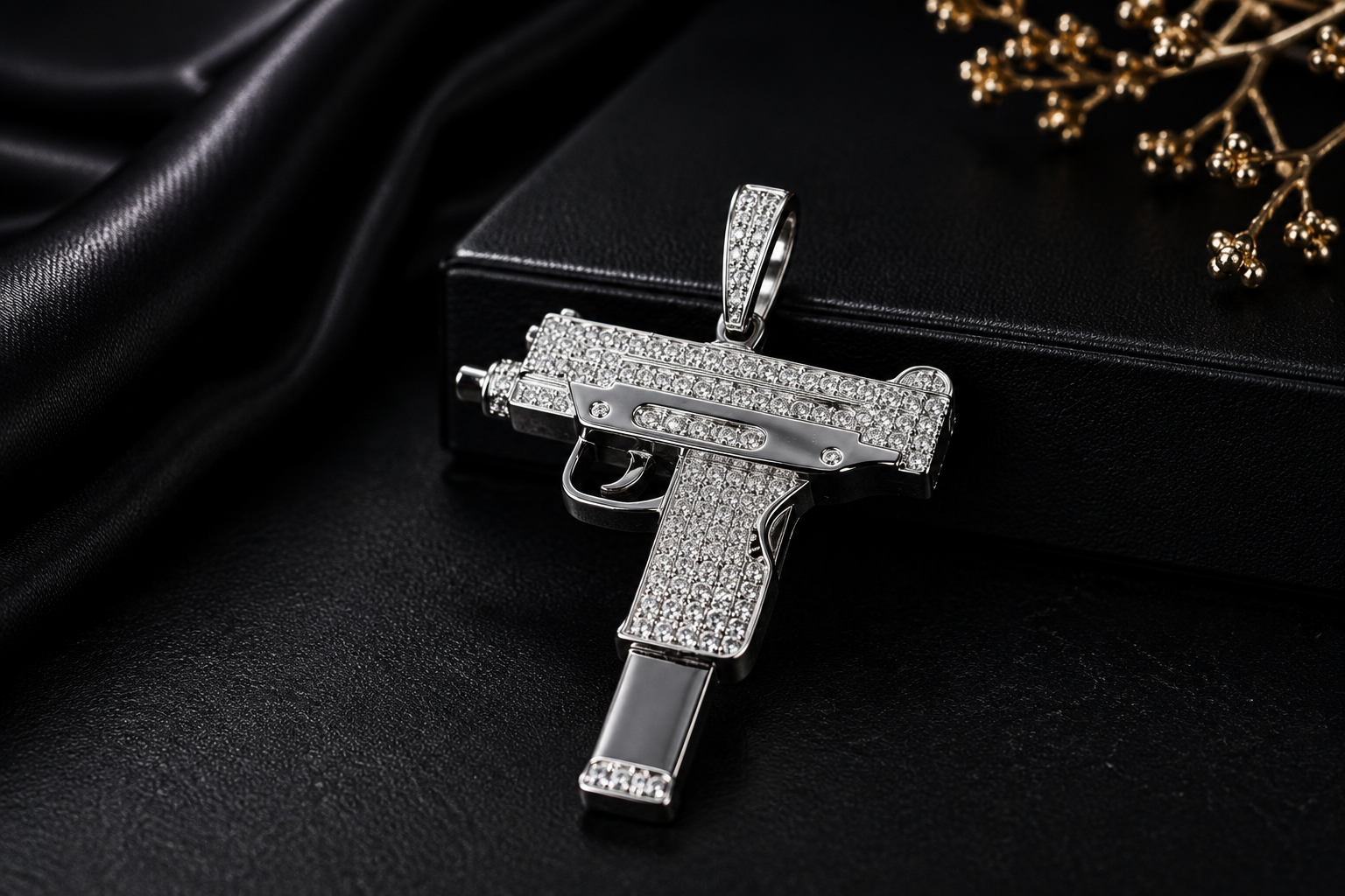 Submachine Gun Pendant2